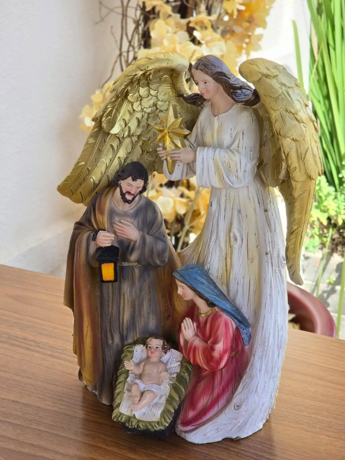 Afeto Presentes Religiosos – Imagem Sacra – Sagrada Família com Anjo – 30cm – em resina importada Afeto Presentes Religiosos - Imagem Sacra - Sagrada Família com Anjo - 30cm - em resina importada