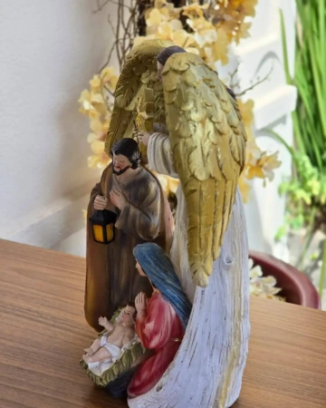Afeto Presentes Religiosos - Imagem Sacra - Sagrada Família com Anjo - 30cm - em resina importada