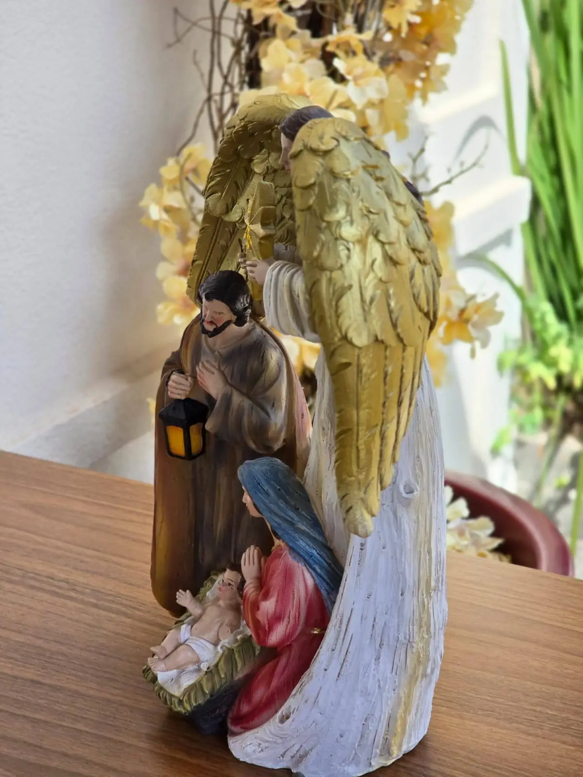 Afeto Presentes Religiosos – Imagem Sacra – Sagrada Família com Anjo – 30cm – em resina importada Afeto Presentes Religiosos - Imagem Sacra - Sagrada Família com Anjo - 30cm - em resina importada