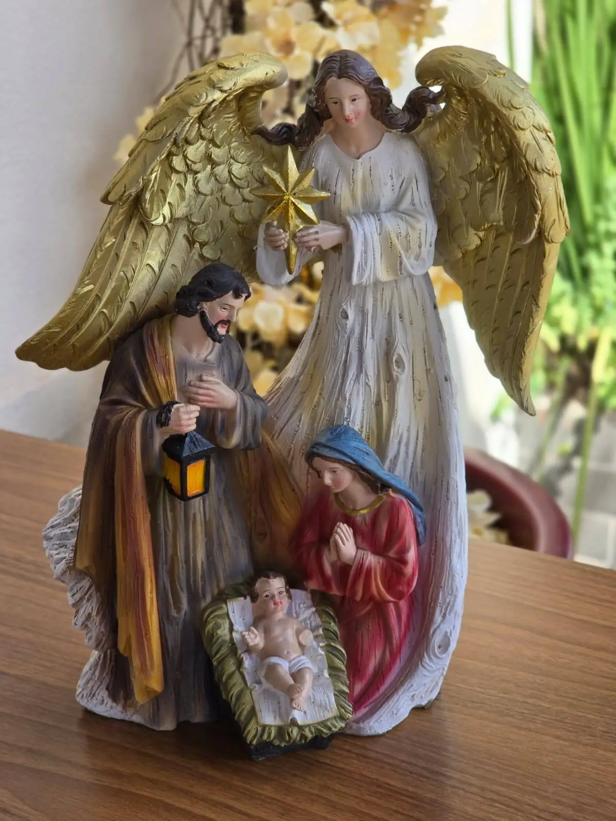 Afeto Presentes Religiosos – Imagem Sacra – Sagrada Família com Anjo – 30cm – em resina importada Afeto Presentes Religiosos - Imagem Sacra - Sagrada Família com Anjo - 30cm - em resina importada