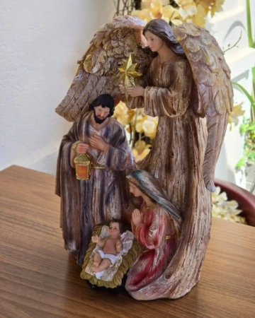 Afeto Presentes Religiosos - Imagem Sacra - Sagrada Família com Anjo - 30cm - em resina importada (cópia)