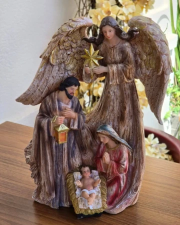 Afeto Presentes Religiosos - Imagem Sacra - Sagrada Família com Anjo - 30cm - em resina importada (cópia)