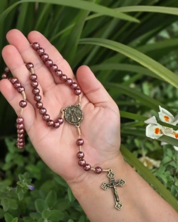 Afeto Presentes Religiosos - Terço - Nossa Senhora Aparecida - em Pérolas - Marrom Cintilante