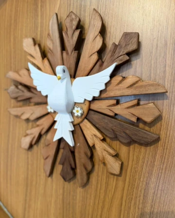 Afeto Presentes Religiosos - Divino Espírito Santo em Madeira (cópia)