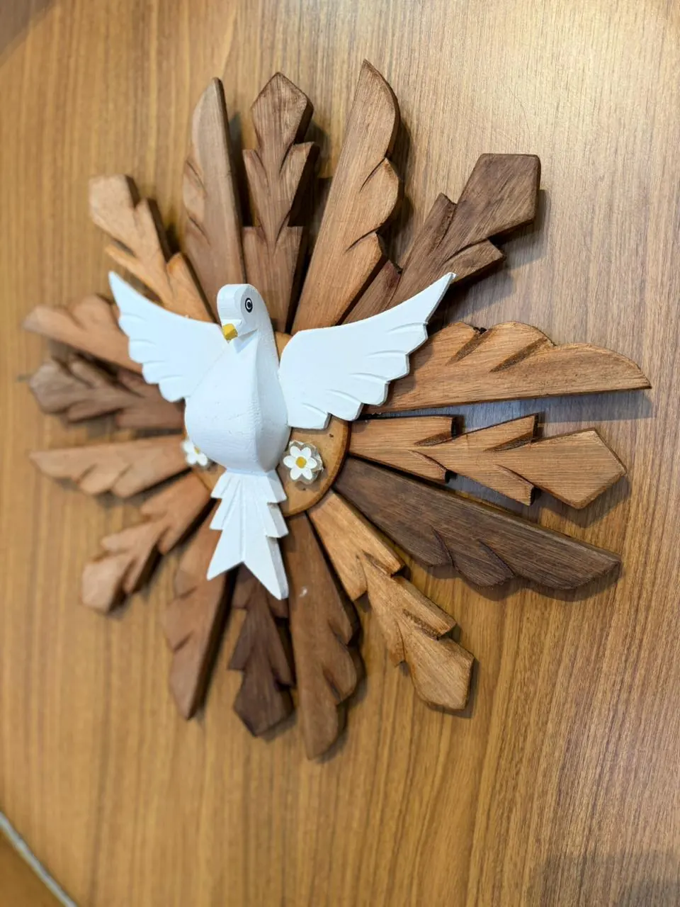 Afeto Presentes Religiosos - Divino Espírito Santo em Madeira (cópia)