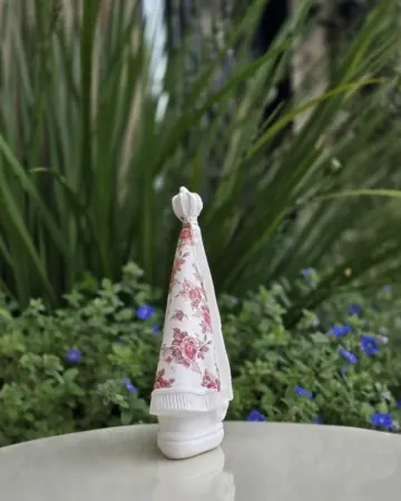 Afeto Presentes Religiosos - Artesanal - Mãe Aparecida - 21,5cm - em gesso - com aplicação em flores
