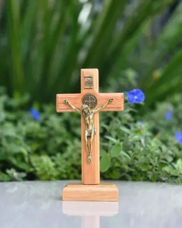 Afeto Presentes Religiosos - Crucifixo de Madeira - 12cm - com medalha de São Bento