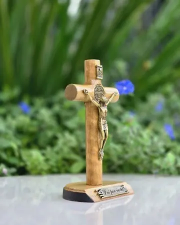 Afeto Presentes Religiosos - Crucifixo de Madeira - 12cm - com medalha de São Bento - "Foi por você"
