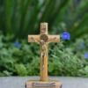 Afeto Presentes Religiosos - Crucifixo de Madeira - 12cm - com medalha de São Bento - "Foi por você"