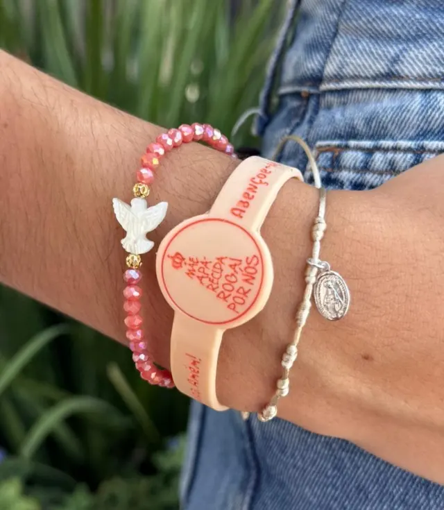 Afeto Presentes Religiosos - Pulseira – Imbuia - com Medalha de São Bento nos entremeios