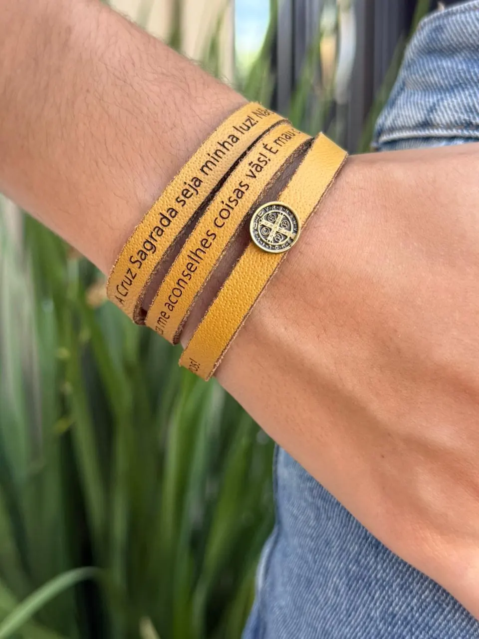 Afeto Presentes Religiosos – Pulseira – Imbuia – com Medalha de São Bento nos entremeios Afeto Presentes Religiosos - Pulseira – Imbuia - com Medalha de São Bento nos entremeios