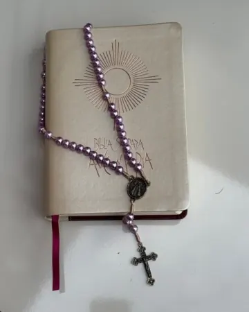 Afeto Presentes Religiosos - Kit Bíblia Católica Ave Maria Capa Rosa + Terço Nossa Senhora das Graças